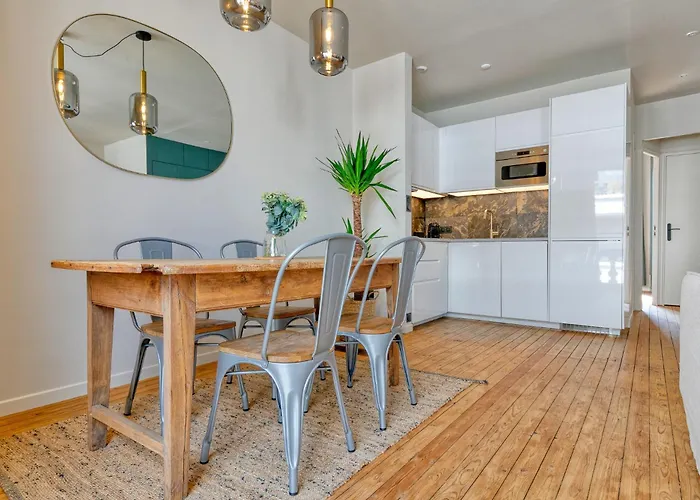 Le Dauphin פורנישי